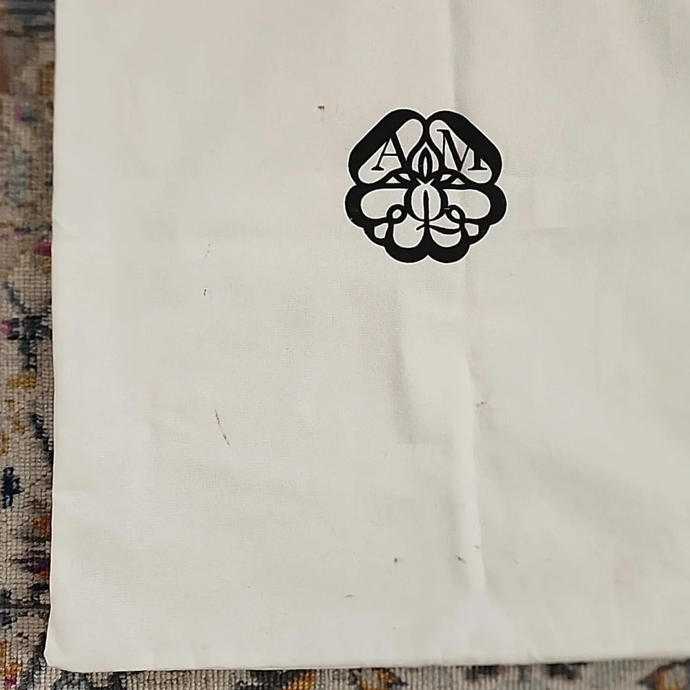 Alexander McQueen Show Bag. - Picture 5 of 11